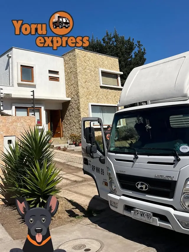 Camión de Yoru Express frente a una casa en Viña del Mar